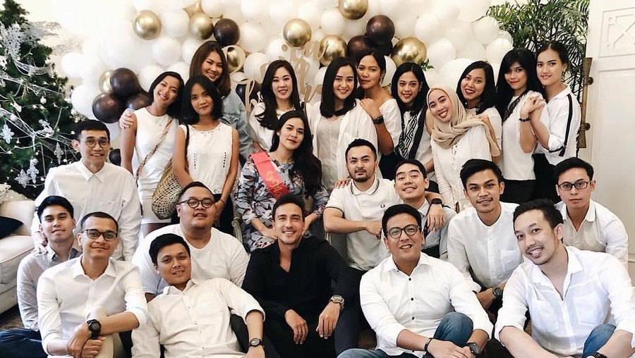 Yuk, intip kemeriahan acara baby shower Raisa yang akan menyambut kelahiran anak pertama.