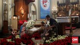 FOTO: Bersiap Merayakan Cahaya Natal Menyambut perayaan Natal esok, 25 Desember 2018, umat Kristiani di berbagai belahan Nusantara dan pusat perbelanjaan melakukan bermacam persiapan.