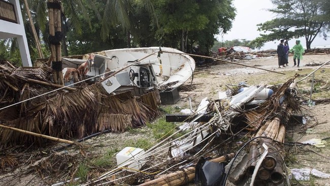 Ilmuwan dunia memperingatkan bahwa tsunami lain dapat melanda Indonesia, khususnya Selat Sunda, akibat aktifnya Gunung Anak Krakatau.