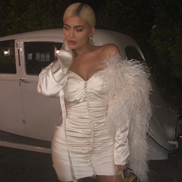 Kylie Jenner Sampai Elton John Sumbang Rp14 Miliar untuk Australia