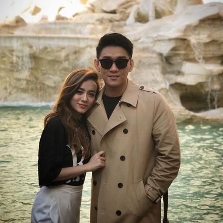 <p>Keduanya termasuk pasangan yang hobi traveling. Salah satunya, mengunjungi Roma yang disebut Ivan sebagai kota eksotis dan sarat sejarah. (Foto: Instagram @ifanseventeen)</p>