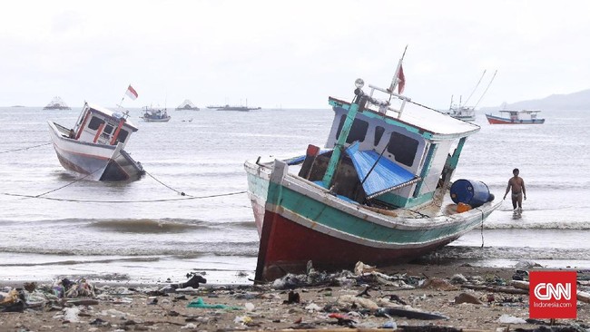 BMKG mengimbau masyarakat mewaspadai gelombang setinggi 4 meter yang berpeluang terjadi di perairan Kepulauan Talaud, Sulawesi Utara, pada pengujung tahun ini.