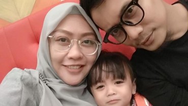 Selamat, Istri Mendiang Bani 'Seventeen' Lahirkan Bayi Perempuan