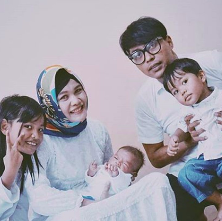 <p>Kepergian <a href="https://news.detik.com/berita/4355712/tsunami-anyer-sejumlah-kru-band-seventeen-belum-ditemukan" target="_blank">Andi 'Seventeen'</a> diketahui dari unggahan vokalis, Ifan yang kini menjadi satu-satunya personil Seventeen yang selamat dari kejadian tersebut. (Foto: Instagram/andi_seventeen)</p>
