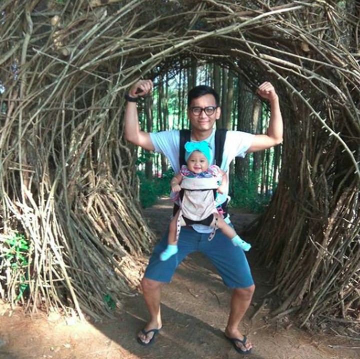 <p>Bisa dilihat dari kecil Inara 'nempel' dengan sang ayah. (Foto: Instagram/cindriwhy)</p>