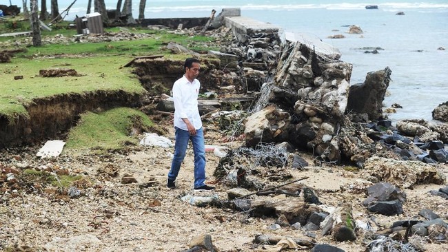 Menteri ESDM Ignasius Jonan memastikan distribusi bahan bakar untuk ke wilayah Banten usai bencana tsunami aman, meski sempat terkendala.