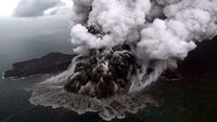 Saran Dokter Paru Terkait Dampak Abu Vulkanik Gunung Anak Krakatau