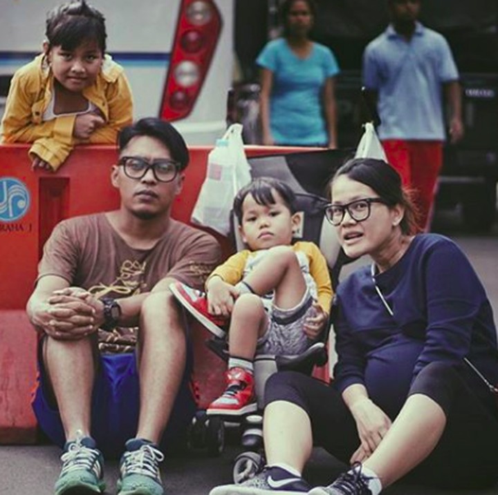 <p>Bisa dibayangkan, betapa beratnya pasti posisi sang istri saat ini ya, Bun. (Foto: Instagram/andi_seventeen)</p>