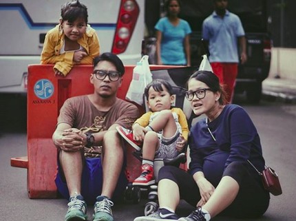Lirih Ucapan Perpisahan Istri Andi 'Seventeen' di Pemakaman