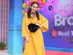 Penampilan Berbeda Ayu Ting Ting dengan Rambut Pendek