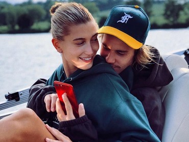 Elus Perut, Hailey Baldwin Hamil Anak Pertama Justin Bieber?