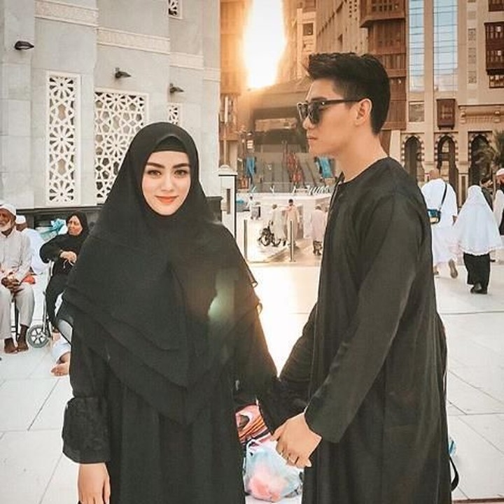 <p>Ifan dan Dylan menjalankan ibadah umrah pada beberapa saat lalu. Mereka mengabadikan momen tersebut di Instagram-nya. (Foto: Instagram @ifanseventeen)</p>