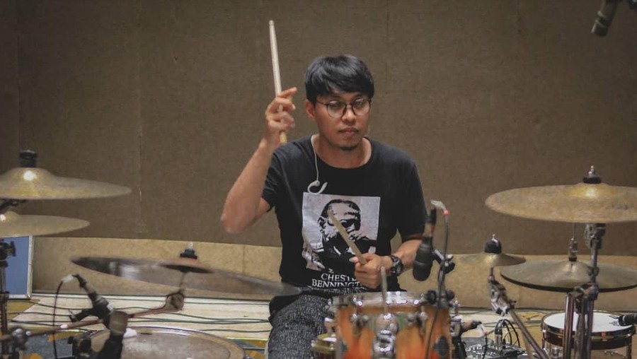 Jasad Andi Seventeen Ditemukan Meninggal Dunia Setelah satu hari dalam pencarian, jasad Andi Seventeen akhirnya ditemukan dalam kondisi meninggal dunia.