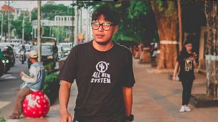 Andi menjadi personil Seventeen terakhir yang menjadi korban tsunami Sabtu lalu. Tubuhnya membujur kaku, meninggalkan 3 anak yang masih kecil.