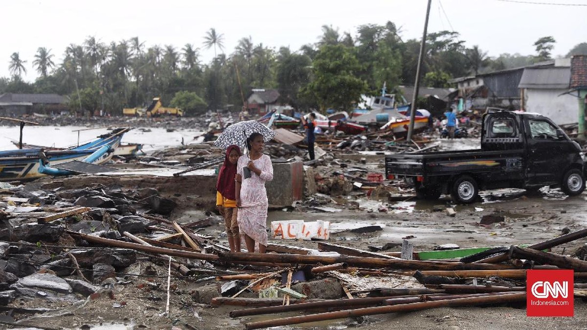 FOTO: Duka Akibat Tsunami Selat Sunda di Desa Sumberjaya