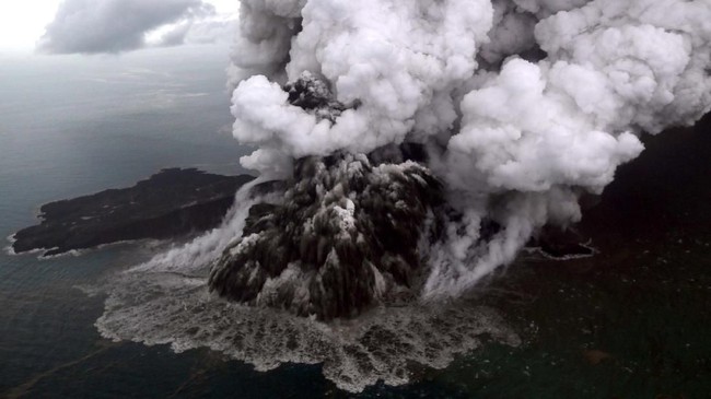 Kepala Pelaksana BPBD Pandeglang Asep Rahmat mengatakan hoaks tsunami susulan dan letusan Anak Krakatau makin santer. Berita resmi disampaikan oleh BMKG.