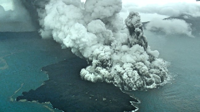 Amukan Anak Krakatau, Memukau Sekaligus Mematikan