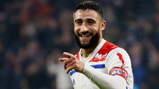 Nabil Fekir resmi jadi pemain baru Real Betis. Transfer tersebut kemudian jadi transfer aneh bila melihat latar belakang yang ada pada Fekir saat ini.