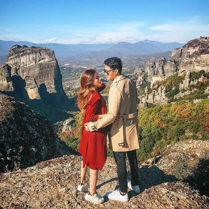 <p>Sedangkan pada November lalu, giliran Ifan memanjakan istrinya dengan liburan ke Yasnaya Polyana. Tahu nggak, Bun, dimana itu? Yasnaya Polyana terletak di Rusia. (Foto: Instagram @ifanseventeen)</p>