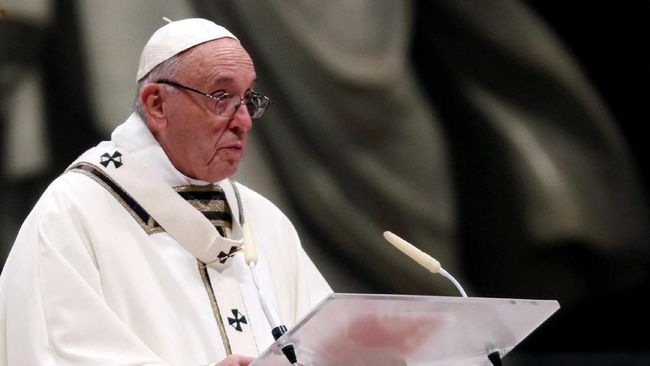Paus Fransiskus Ubah Terjemahan Satu Kalimat Doa Bapa Kami Mengambil risiko memantik kemarahan kaum tradisionalis, Paus Fransiskus menyetujui penerjemahan baru pada satu kalimat Doa Bapa Kami di bahasa Italia.