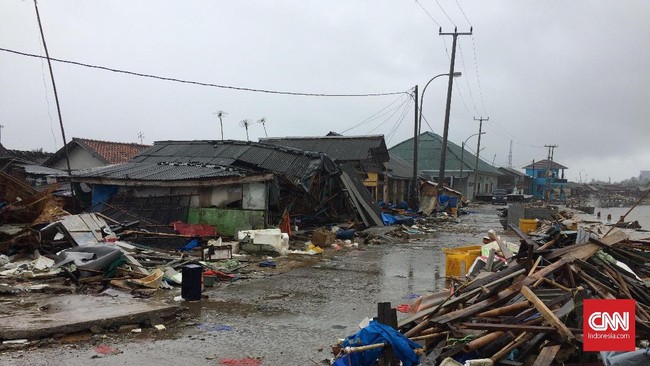 Sutopo Purwo Nugroho mengatakan proses evakuasi terkendala karena ada meterial yang rata dengan tanah. 