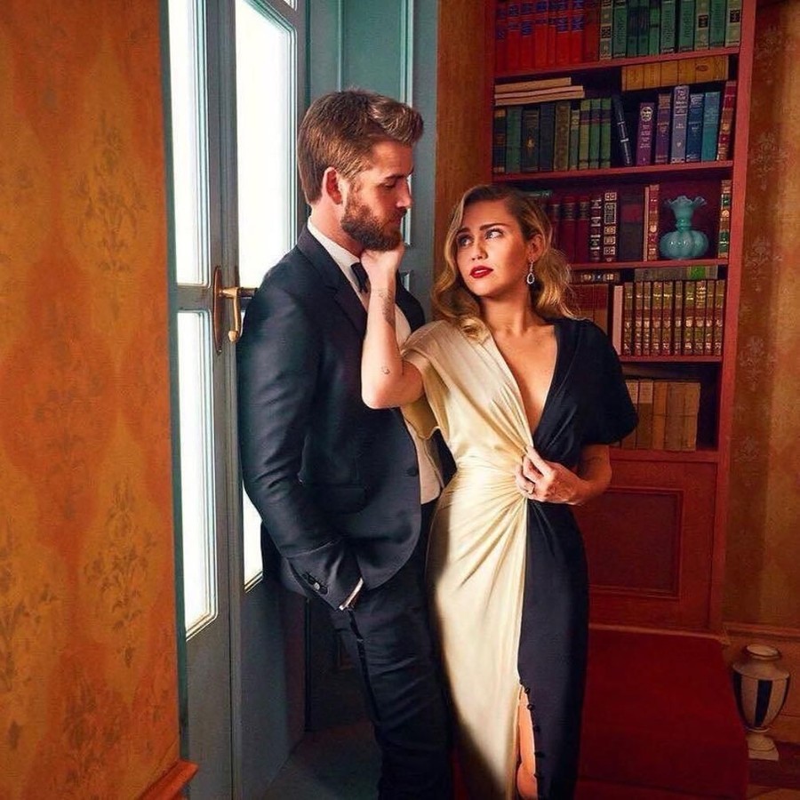 Miley Cyrus - Liam Hemsworth 5 pasangan selebriti yang pernah alami putus nyambung namun akhirnya memutuskan untuk menikah.