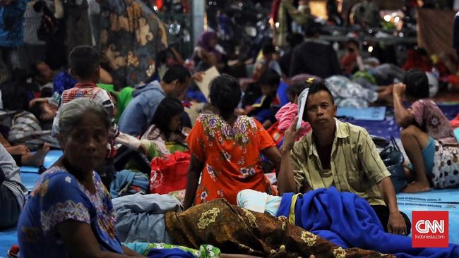 Korban tsunami Selat Sunda mengidap pneumonia aspirasi. Infeksi ini terjadi akibat masuknya benda asing di laut mengisi paru-paru.