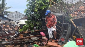 Listrik di Pantai Tanjung Jaya Banten Pulih Akhir Pekan Ini