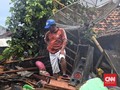 Listrik di Pantai Tanjung Jaya Banten Pulih Akhir Pekan Ini
