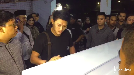 Berikut suasana duka kedatangan jenazah Dylan&comma; korban meninggal tsunami Anyer&comma; Banten&comma; pada Sabtu &lpar;22&sol;12&rpar; malam&period;