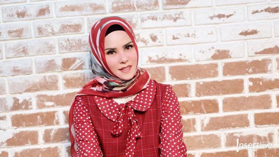 Meski telah memaafkan Vicky Prasetyo, Angel Lelga mengaku proses hukum antar keduanya tetap berjalan.