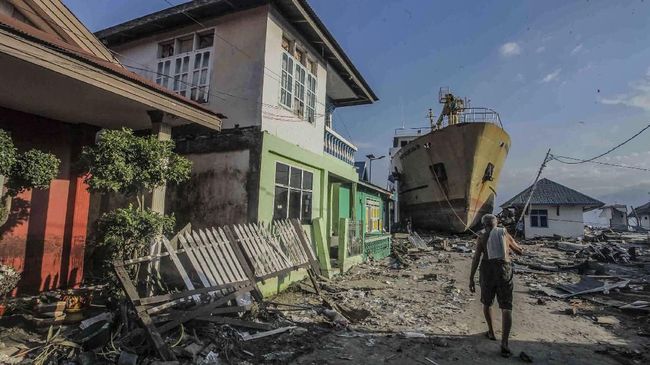 Kemenpar menciptakan Tim Crisis Center untuk mengumpulkan informasi terkait dampak bencana terhadap pariwisata, sehingga meminimalisasi hoaks.