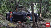 FOTO: Potret Kendaraan Korban Tsunami Selat Sunda Ada banyak kendaraan yang terabadikan kamera kondisinya rusak berat pasca tsunami Selat Sunda pada Sabtu (22/12).