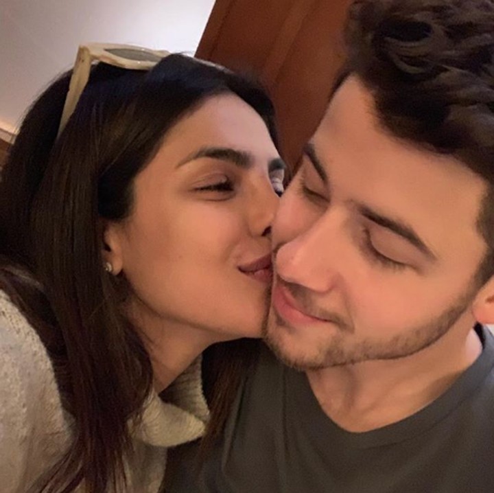 Usia Priyanka Chopra dan Nick Jonas terpaut 10 tahun di mana Priyanka lebih tua dari sang suami. Meski demikian, hal ini tak mengurungkan niat keduanya untuk membina rumah tangga. (Foto: Dok. Instagram)