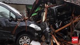 FOTO: Potret Kendaraan Korban Tsunami Selat Sunda Ada banyak kendaraan yang terabadikan kamera kondisinya rusak berat pasca tsunami Selat Sunda pada Sabtu (22/12).