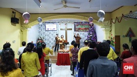 Suka Cita Natal di Tengah Duka Tsunami Selat Sunda