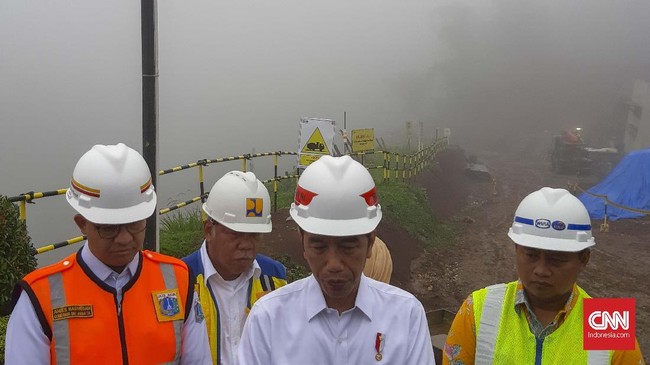 Jokowi menyebut infrastruktur adalah pondasi utama sebuah negara agar bisa bersaing dengan negara lain, apalagi untuk Indonesia yang merupakan negara kepulauan.