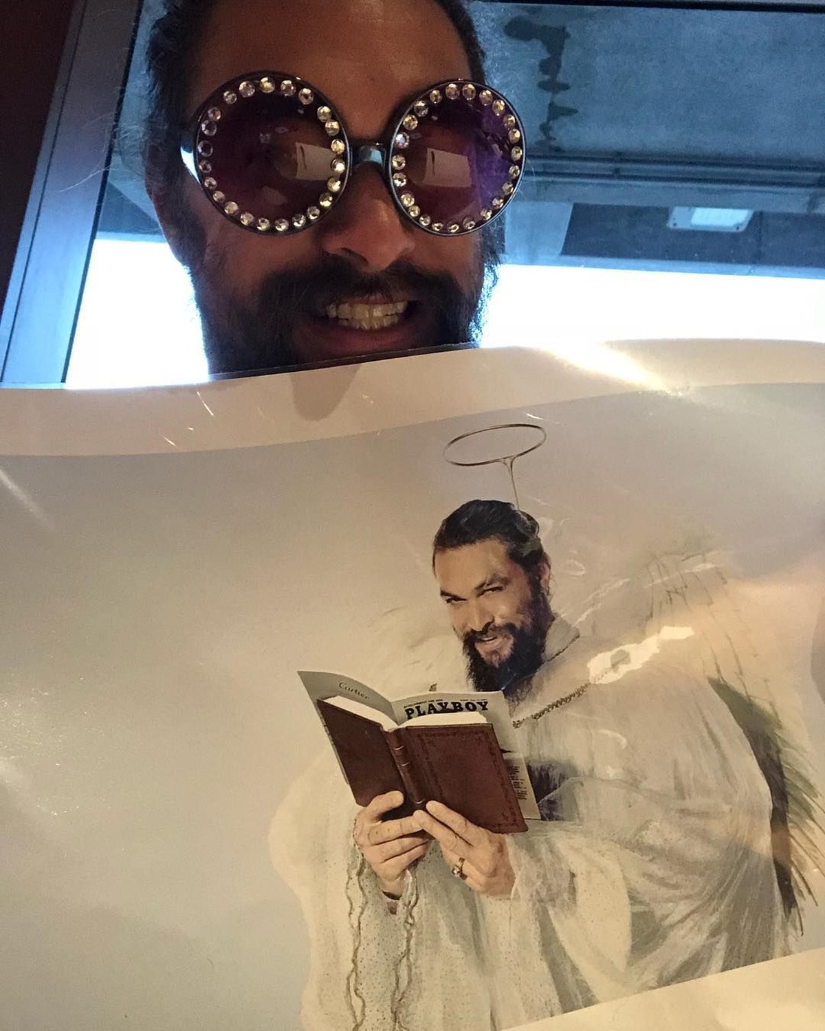 Dikenal dengan penampilan sangarnya&comma; Jason Momoa ternyata memiliki sisi yang unik dan tidak terbayangkan juga loh&comma; Insertizen&period; Yuk&comma; intip enam foto unik Momoa&period;