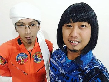 Erkak bir ayolni sikdi va uni onlayn yaladi