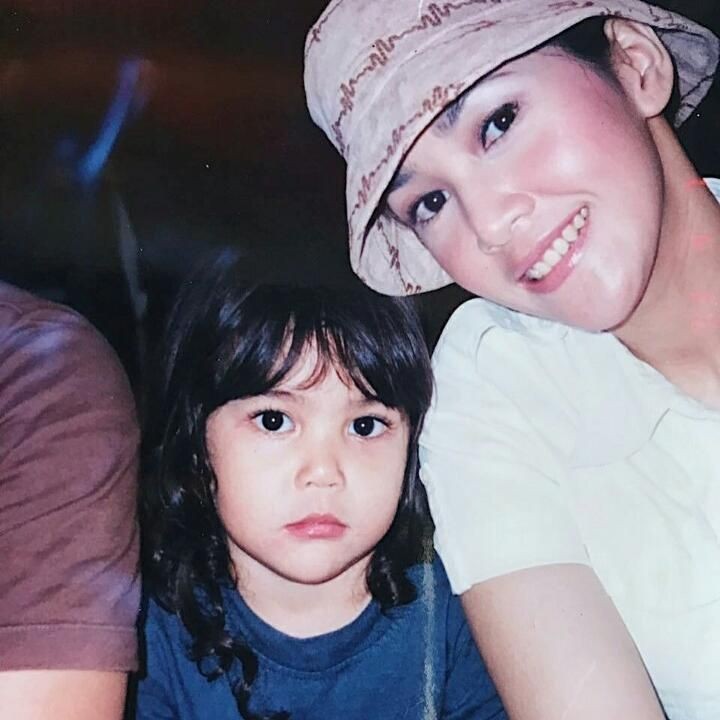 <p><em>Caption</em> foto ini bikin terenyuh. "Ketika nanti aku sudah menjadi orang yang berhasil, aku ingin dunia tau bahwa mereka berdua adalah orang yang paling berjasa dalam hidupku." Di frame berikutnya, El unggah foto berdua sang ayah. (Foto: Instagram @elelrumi)</p>