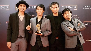 img-title Sheila on 7 Dipaksa Turun Panggung Oleh Polisi