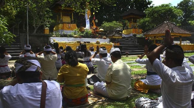 Hari Raya Galungan merupakan hari memperingati terciptanya alam semesta. Simak ucapan selamat Hari Raya Galungan dan Kuningan 2023.