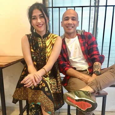 Kebahagian Ovi Sovianti Rayakan Natal Pertama dengan Suami