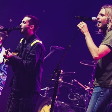 Lirik Lagu Overcompensate - Twenty One Pilots