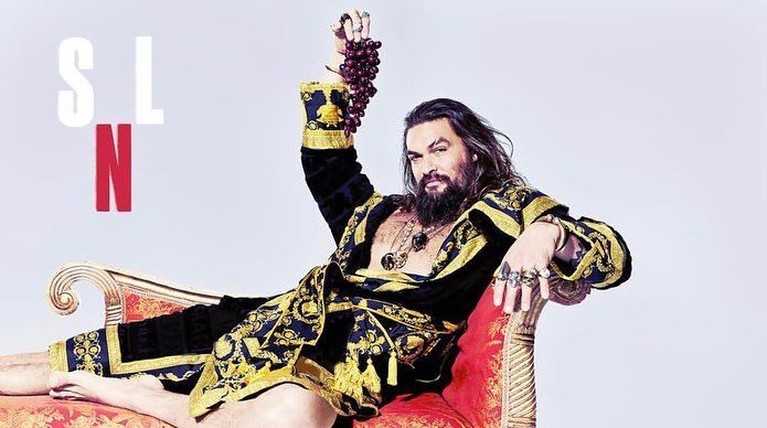 6 Foto Unik Jason Momoa, Pemeran Utama Film Aquaman Dikenal dengan penampilan sangarnya, Jason Momoa ternyata memiliki sisi yang unik dan tidak terbayangkan juga loh, Insertizen. Yuk, intip enam foto unik Momoa.