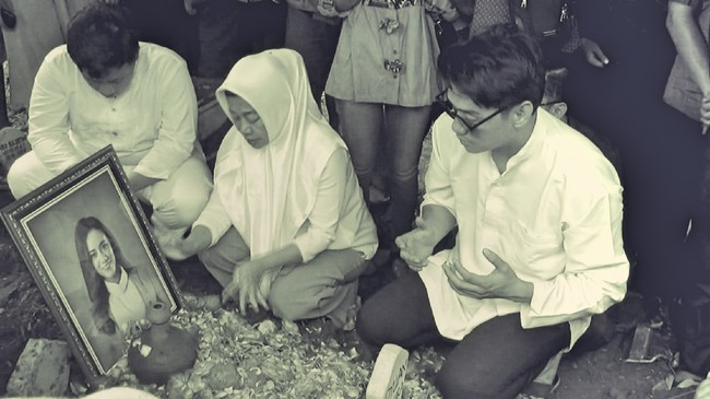 Pemakaman jenazah Dylan Sahara, Istri Ifan Seventeen