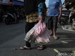 Larangan Kantong Plastik di Mal-Pasar Jakarta Berlaku Mulai Hari Ini