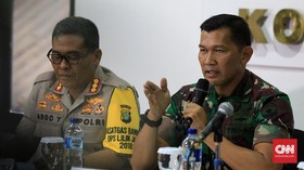 TNI AD Bantah Narasi Goenawan Mohamad soal Foto Perwira dengan Gibran