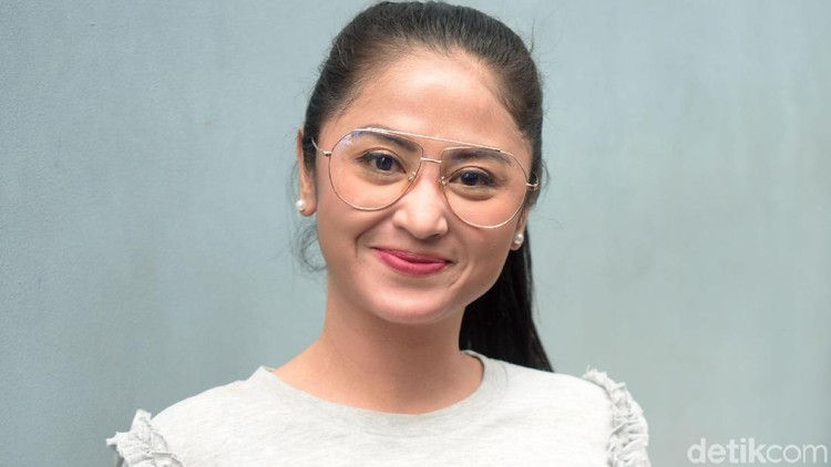 Dewi Perssik