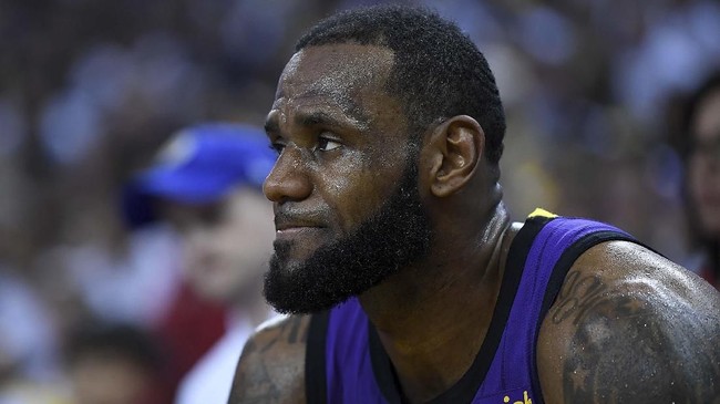 Small forward Los Angeles Lakers, LeBron James, bisa mendapatkan 117 juta US$ atau berkisar Rp1,6 triliun ketika pensiun nanti.